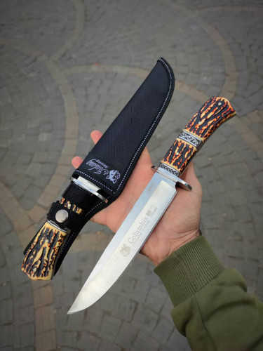 چاقو کارد شکاری کلمبیا دسته شاخ sa49 طول کار ۳۰ سانت دارای غلاف برزنتی
